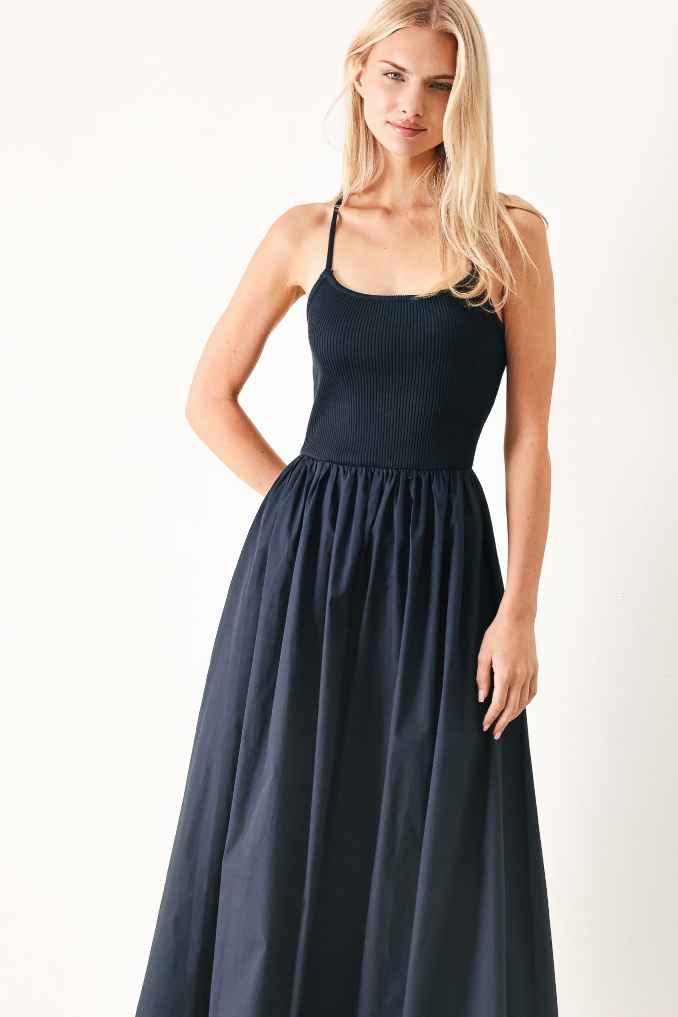 EASY BREEZE NAVY WOVEN MIDI DRESS - Glamourous Grace