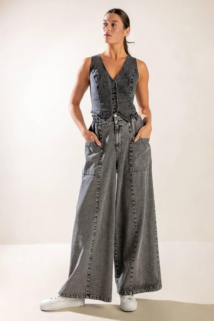 EXPLORING THE CITY DENIM VEST - Glamourous Grace