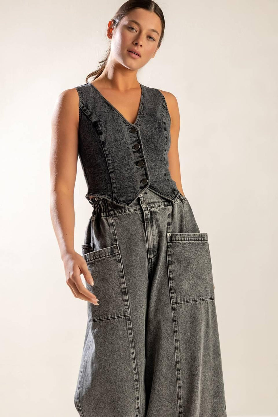 EXPLORING THE CITY DENIM VEST - Glamourous Grace