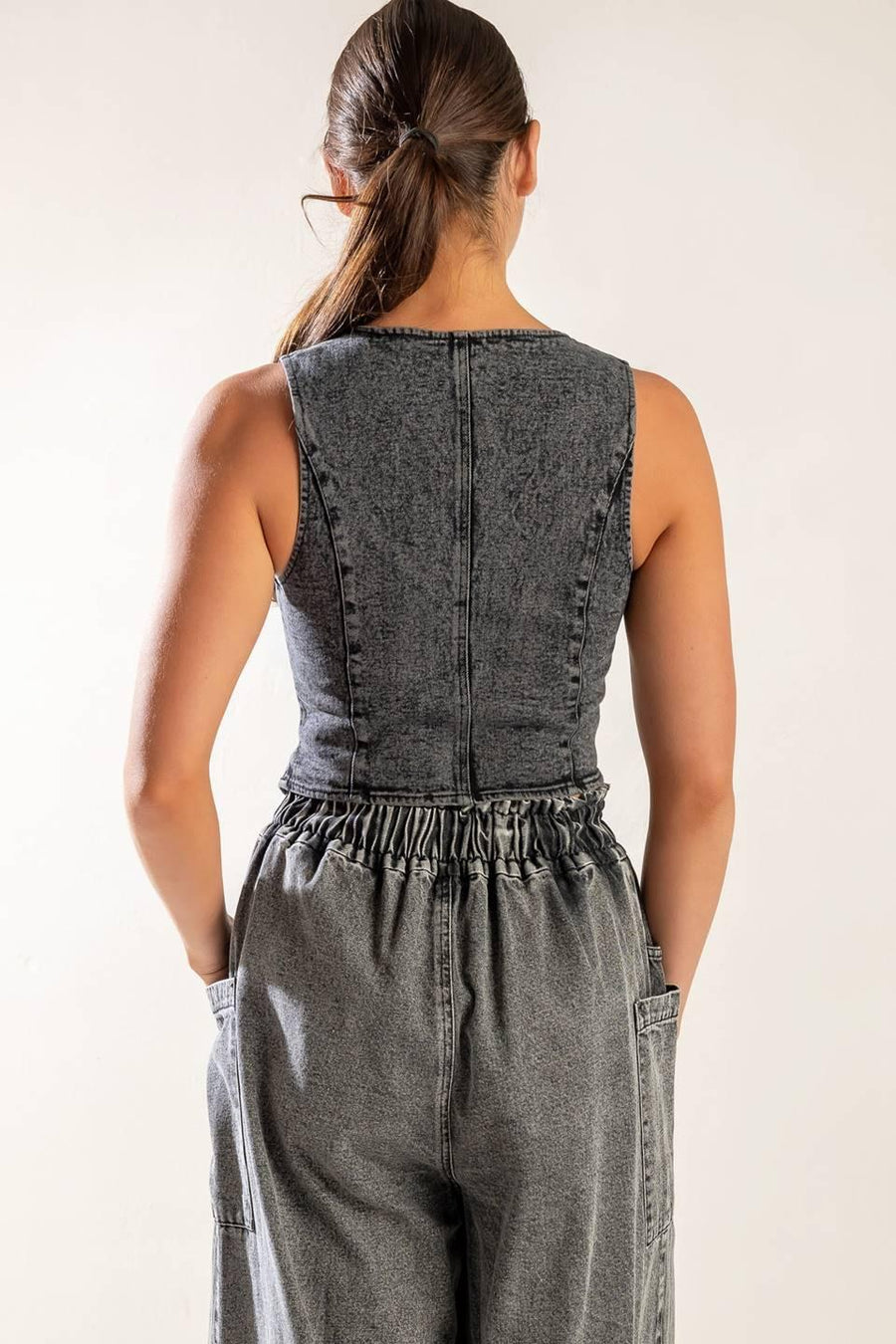 EXPLORING THE CITY DENIM VEST - Glamourous Grace