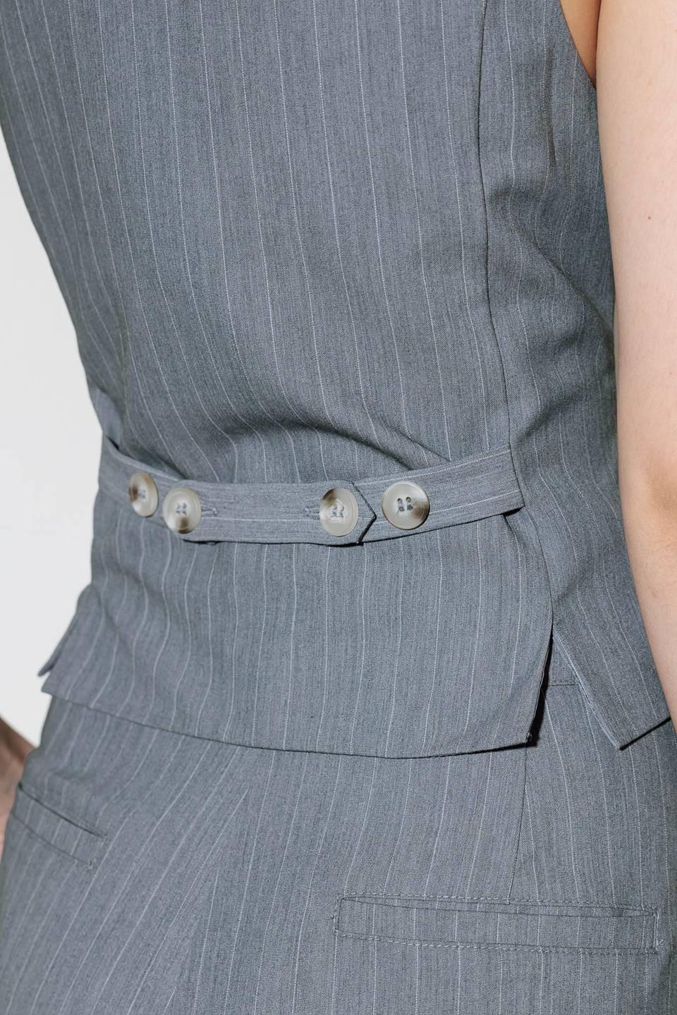 SMILE BRIGHT IN GREY WOVEN VEST - Glamourous Grace