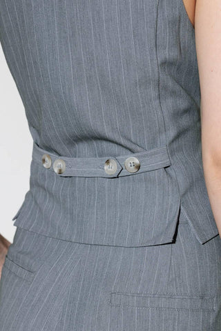 SMILE BRIGHT IN GREY WOVEN VEST - Glamourous Grace