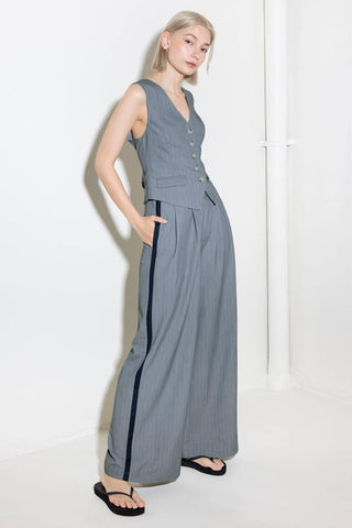 SMILE BRIGHT IN GREY WOVEN VEST - Glamourous Grace