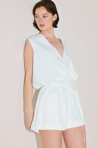 SUMMER ICON MODE WOVEN TOP