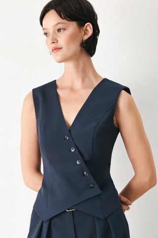POWER PLAY WOVEN VEST - Glamourous Grace