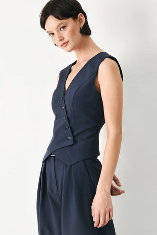 POWER PLAY WOVEN VEST - Glamourous Grace