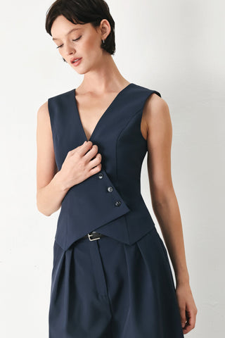 POWER PLAY WOVEN VEST - Glamourous Grace