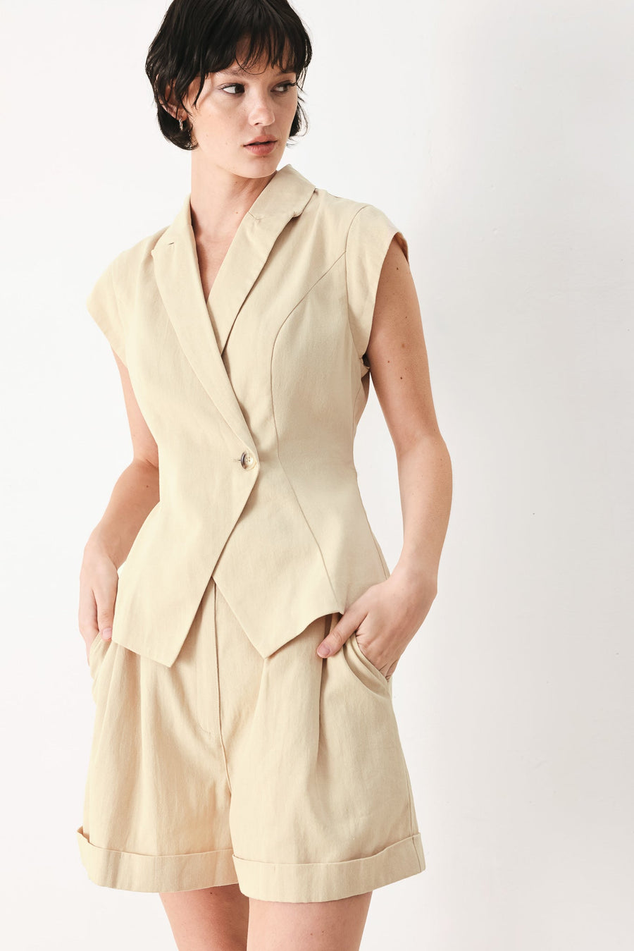 DESERT MINIMAL WOVEN VEST - Glamourous Grace