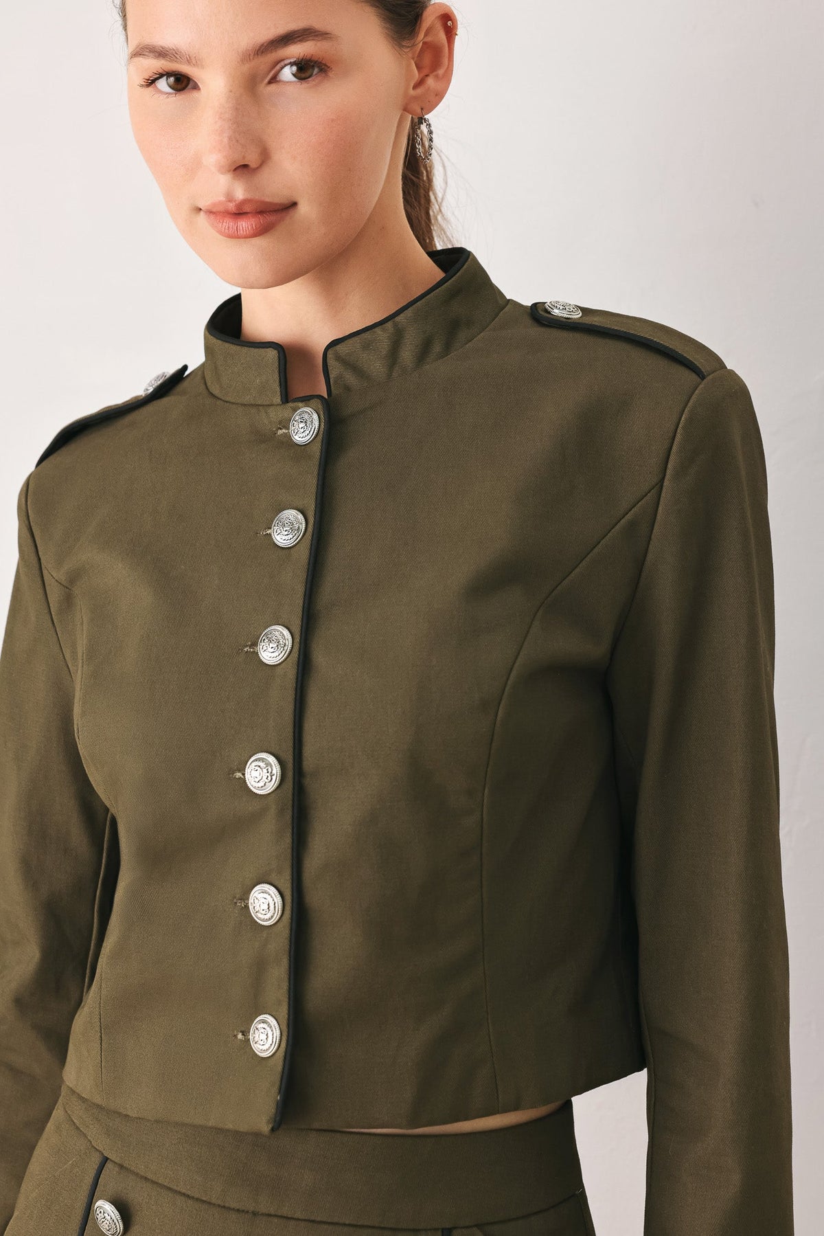 OLIVE CADET WOVEN CROP JACKET - Glamourous Grace