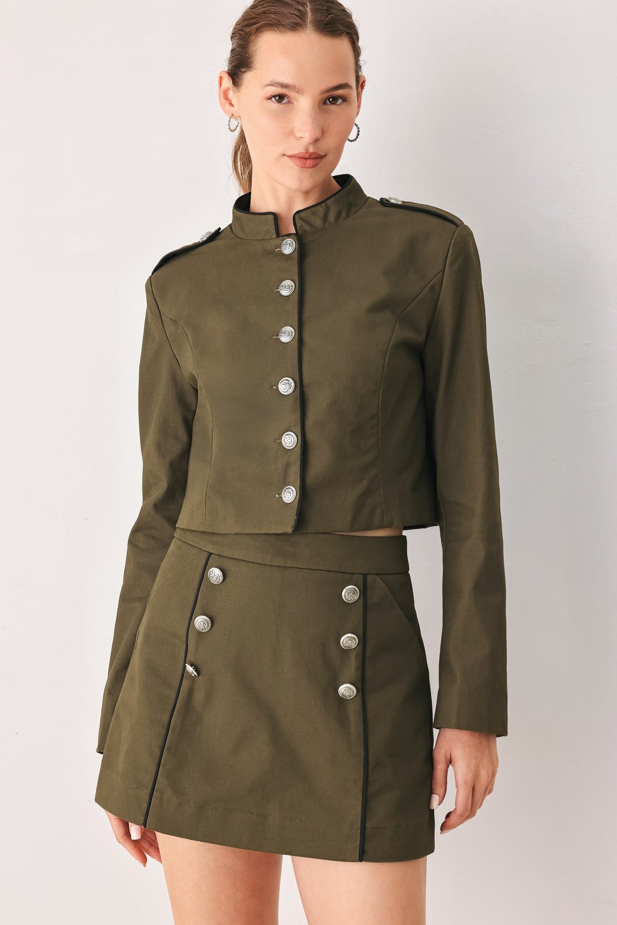 OLIVE CADET WOVEN CROP JACKET - Glamourous Grace
