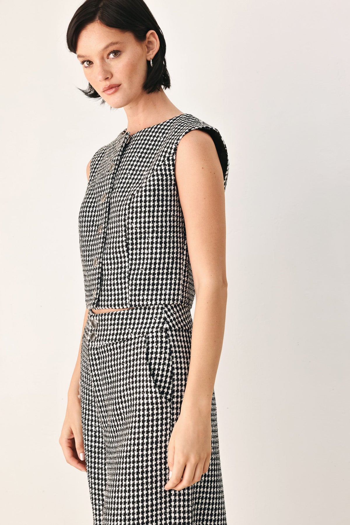 CHECKED IN SPARKLE HOUNDSTOOTH VEST