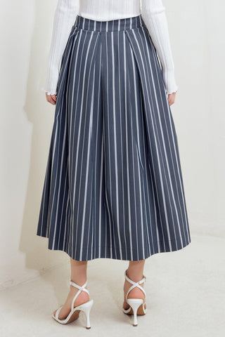 BEHIND THE GRIN WOVEN MIDI SKIRT - Glamourous Grace