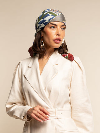 Fiorella (red/blue) - Soft and lightweight Italian foulard from pure silk - Glamourous Grace