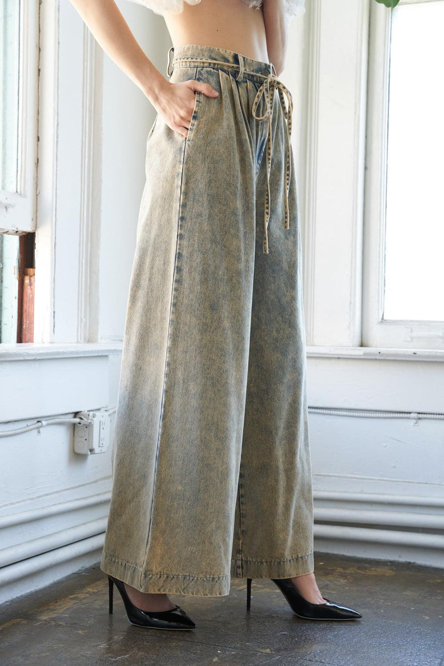 PASSING THOUGH DENIM PANTS - Glamourous Grace