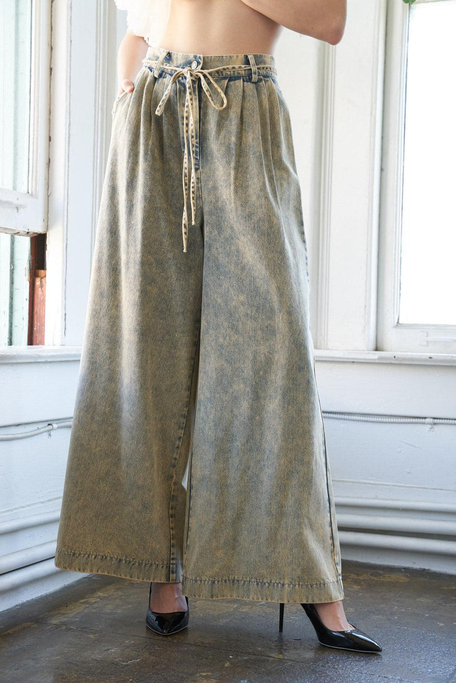 PASSING THOUGH DENIM PANTS - Glamourous Grace