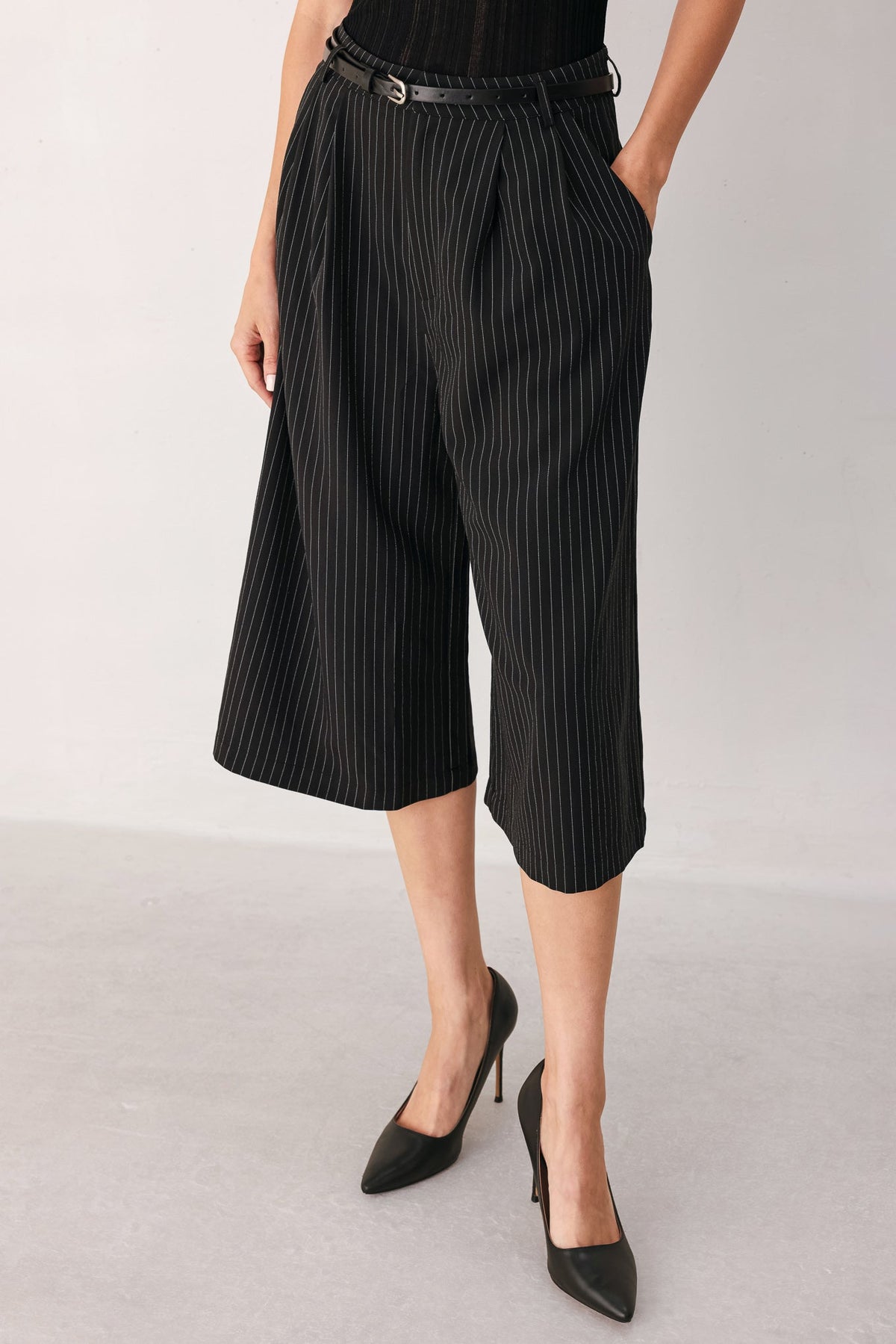 PARK AVENUE PINSTRIPE WOVEN CULOTTE PANTS - Glamourous Grace
