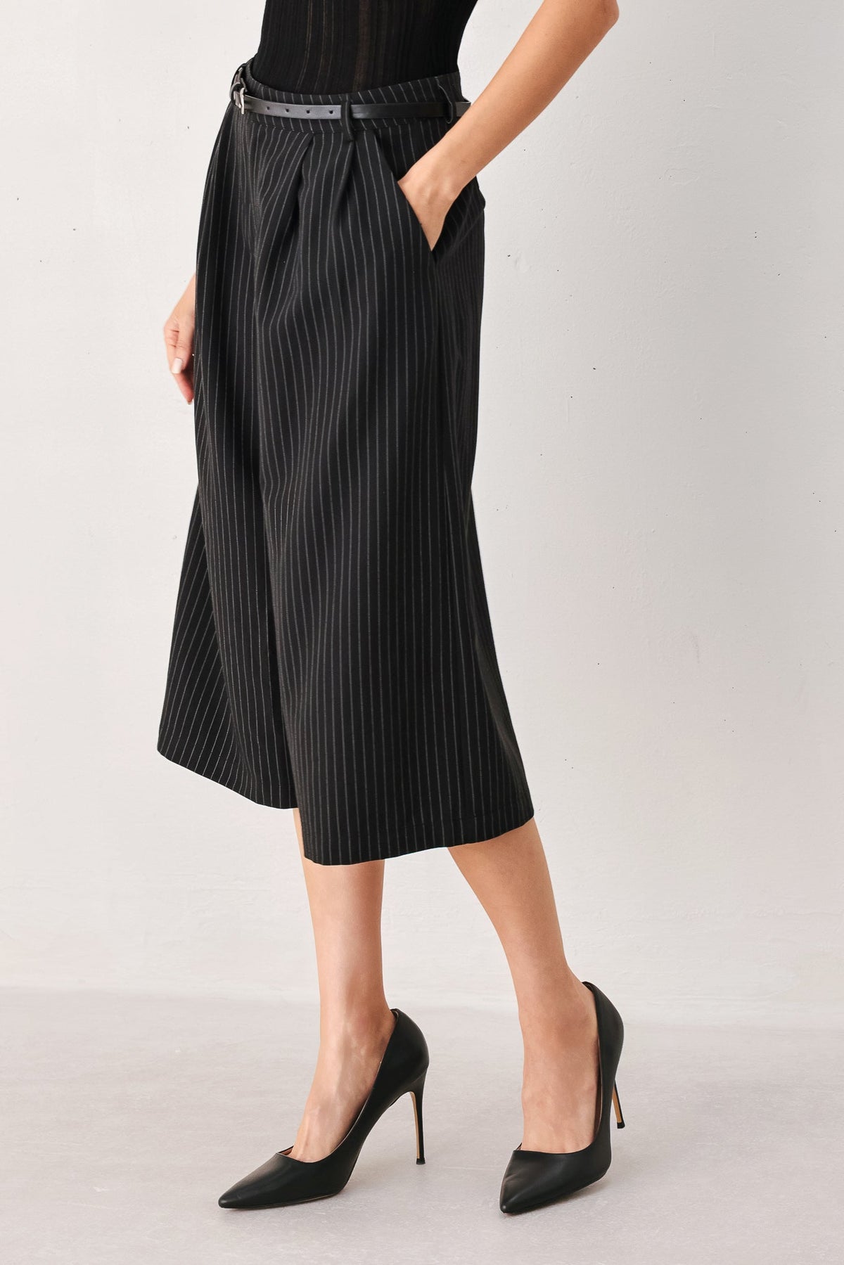 PARK AVENUE PINSTRIPE WOVEN CULOTTE PANTS - Glamourous Grace