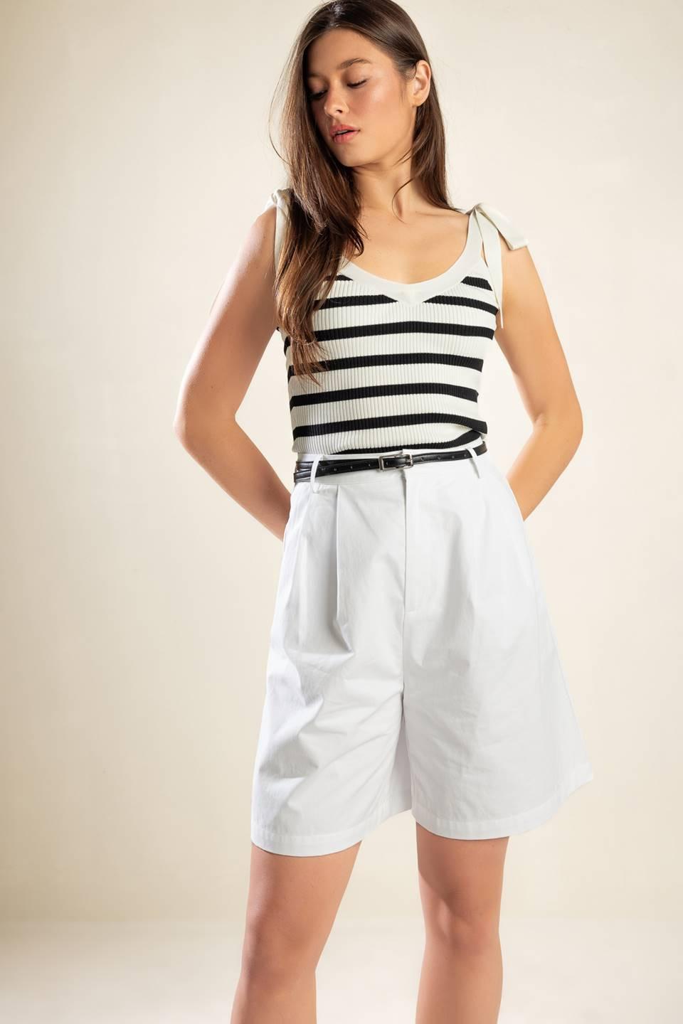 CITY STROLLS WOVEN BERMUDA SHORTS - Glamourous Grace