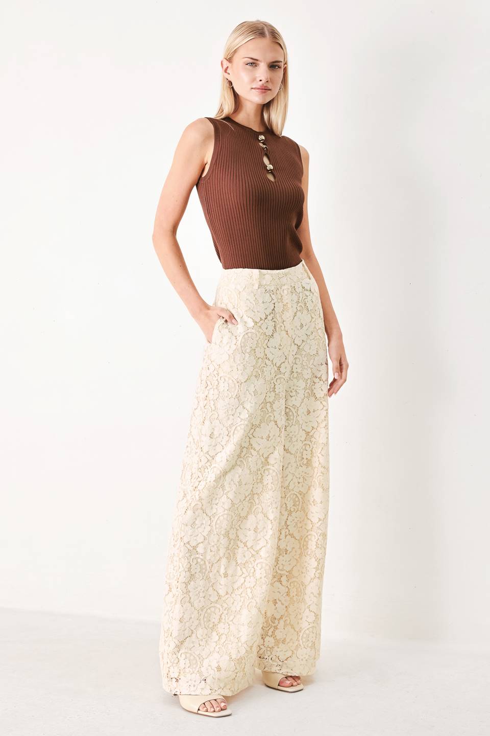 DELICATE BEAUTY WOVEN LACE PANTS - Glamourous Grace