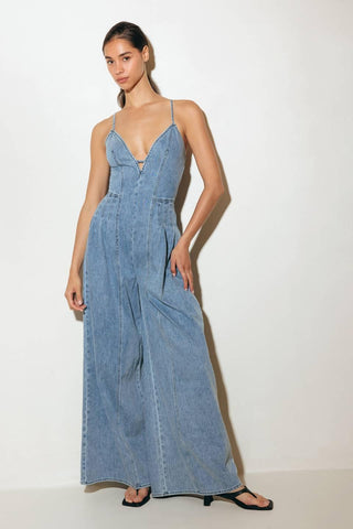 EASED LINE LIGHT DENIM JUMPSUIT - Glamourous Grace