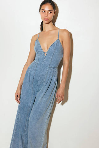 EASED LINE LIGHT DENIM JUMPSUIT - Glamourous Grace