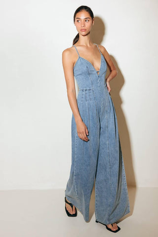 EASED LINE LIGHT DENIM JUMPSUIT - Glamourous Grace
