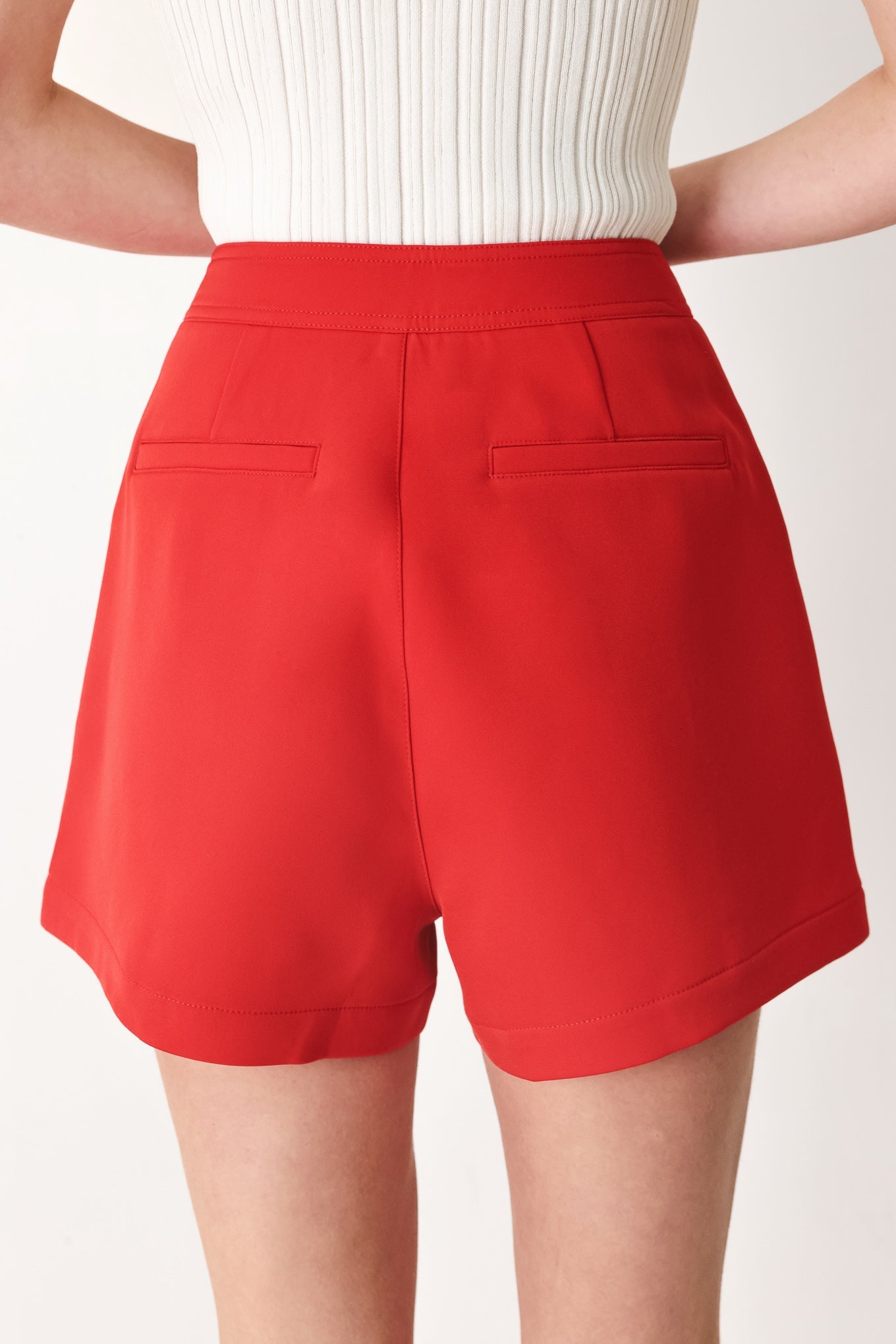 HOT GIRL WOVEN SHORT - Glamourous Grace
