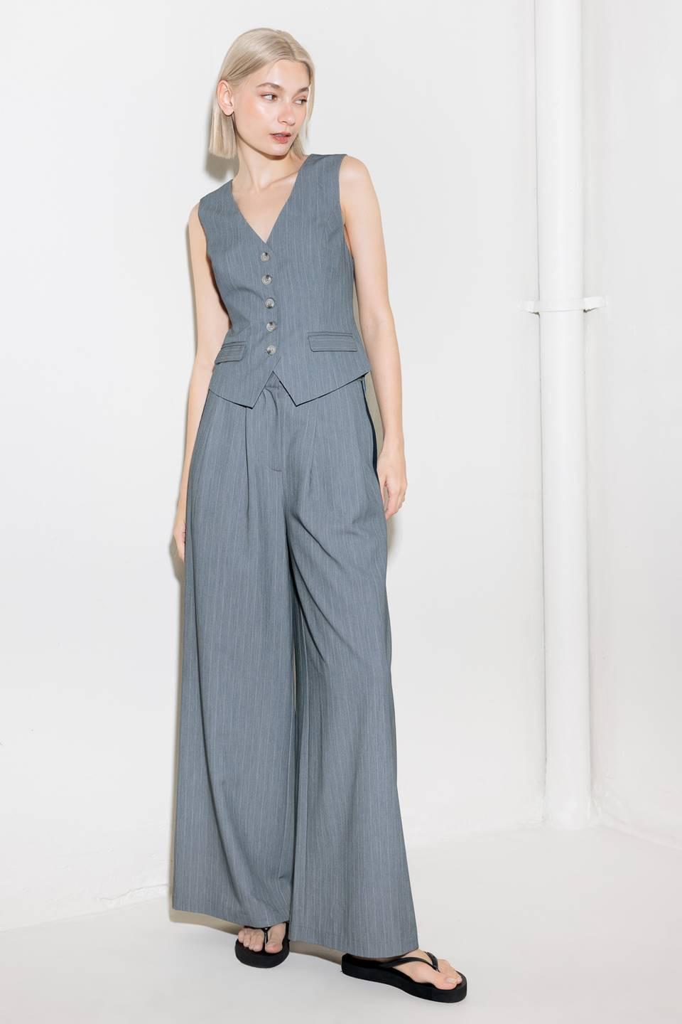 SMILE BRIGHT IN GREY WOVEN PANTS - Glamourous Grace