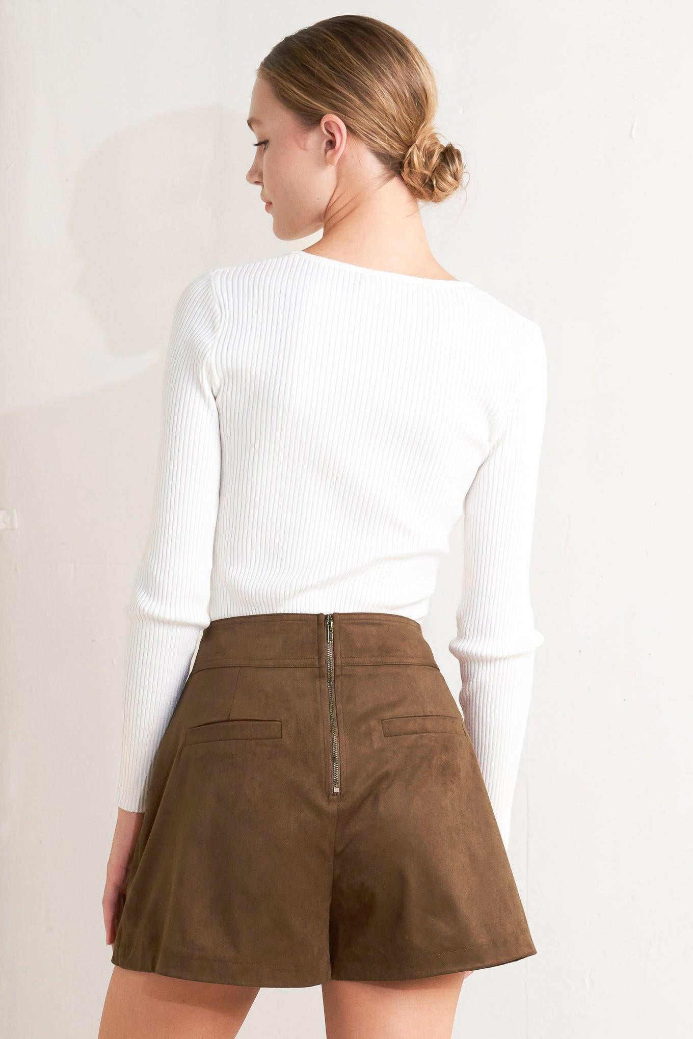 HERITAGE UTILITY FAUX SUEDE SKORT - Glamourous Grace