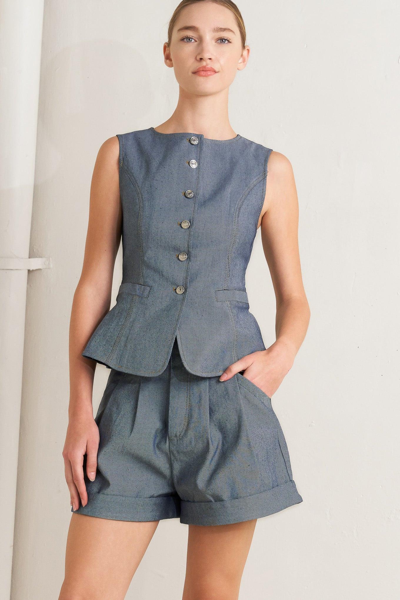 CONFIDENTLY COOL TAILORED WOVEN SHORT - Glamourous Grace