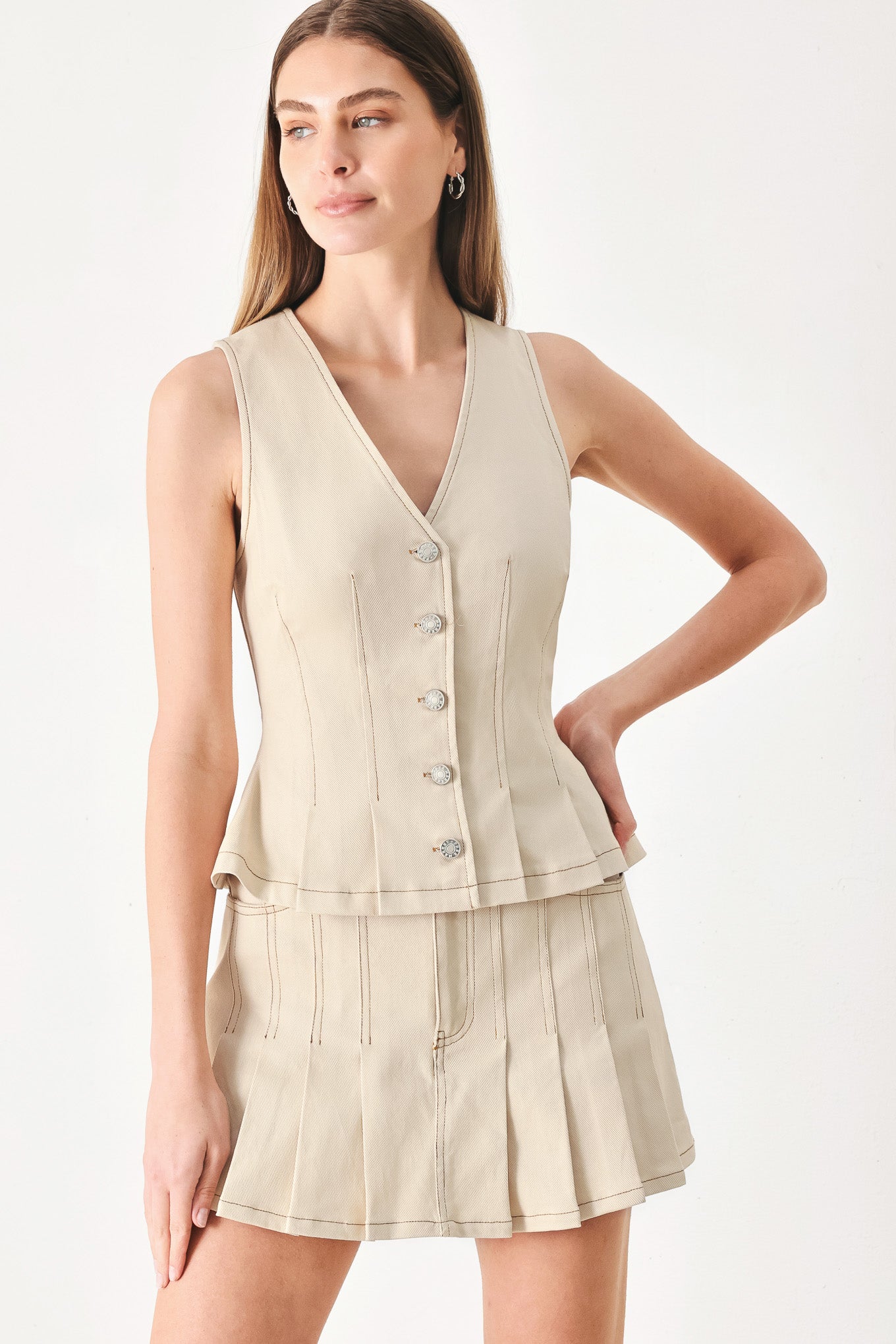 SOFT POWER WOVEN SKORT - Glamourous Grace