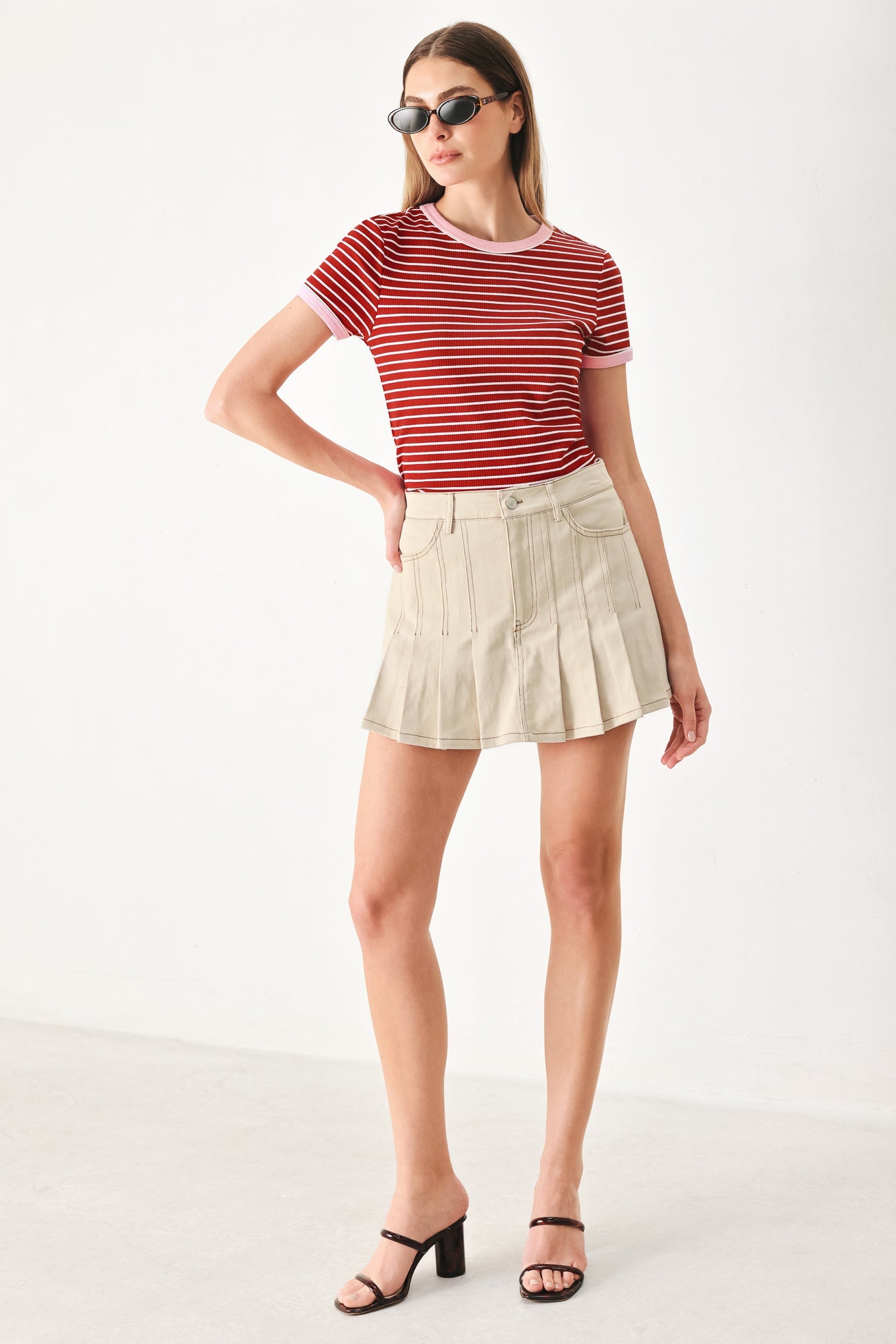 SOFT POWER WOVEN SKORT - Glamourous Grace