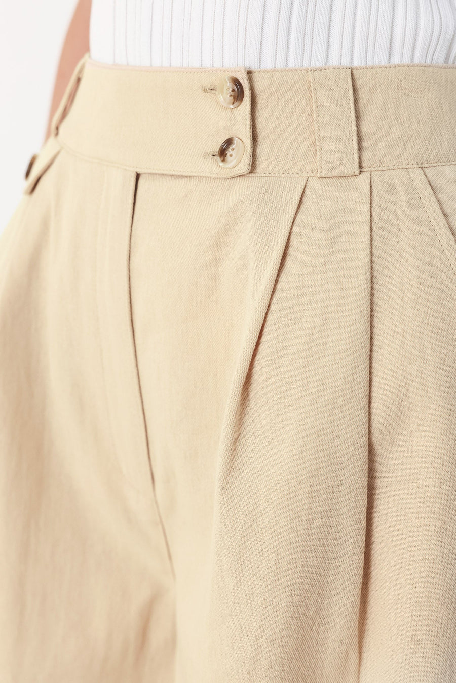DESERT MINIMAL WOVEN SHORTS - Glamourous Grace