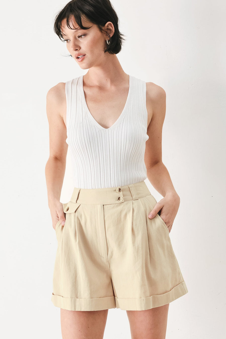 DESERT MINIMAL WOVEN SHORTS - Glamourous Grace