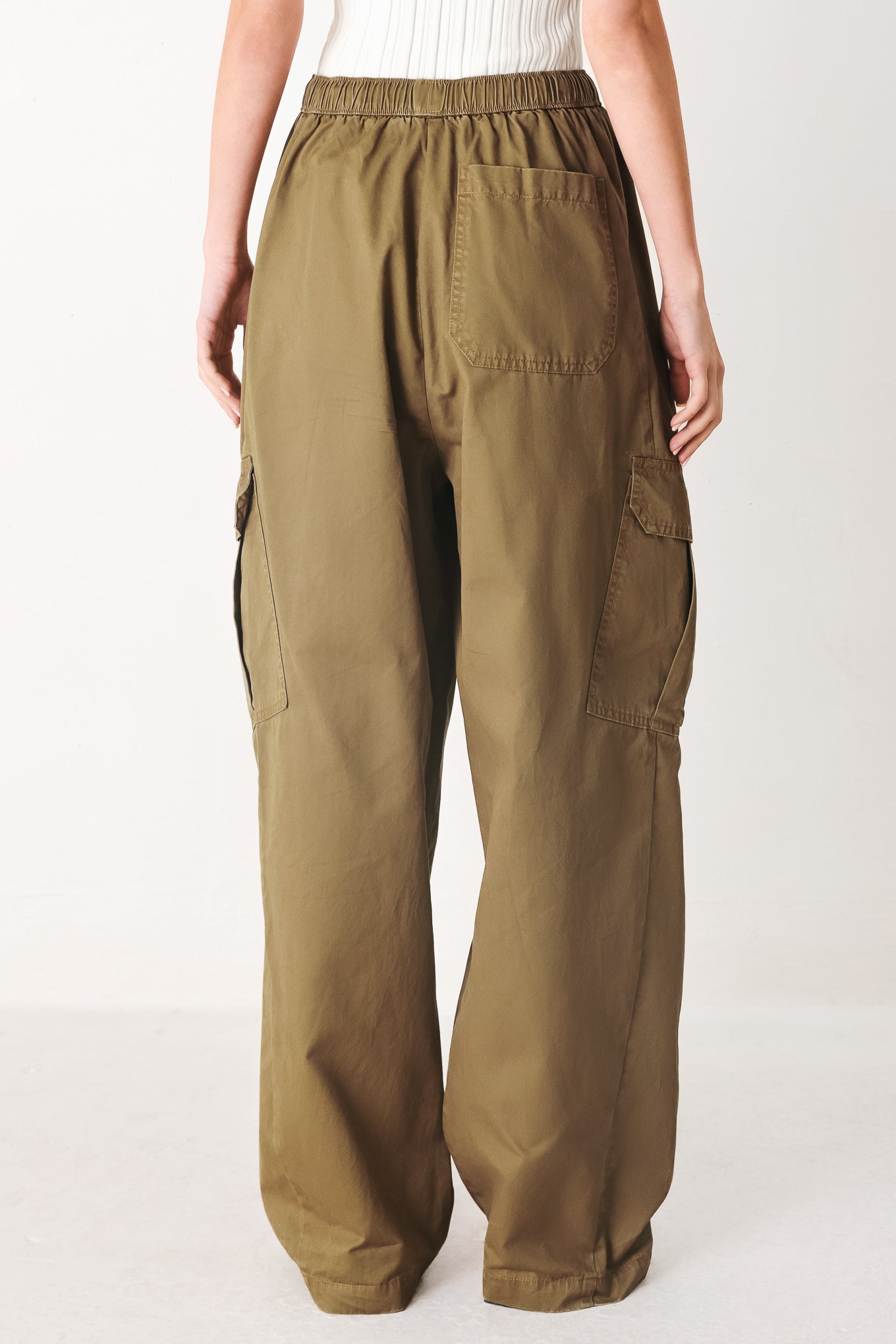 STAY IN MOTION WOVEN BARREL PANTS - Glamourous Grace