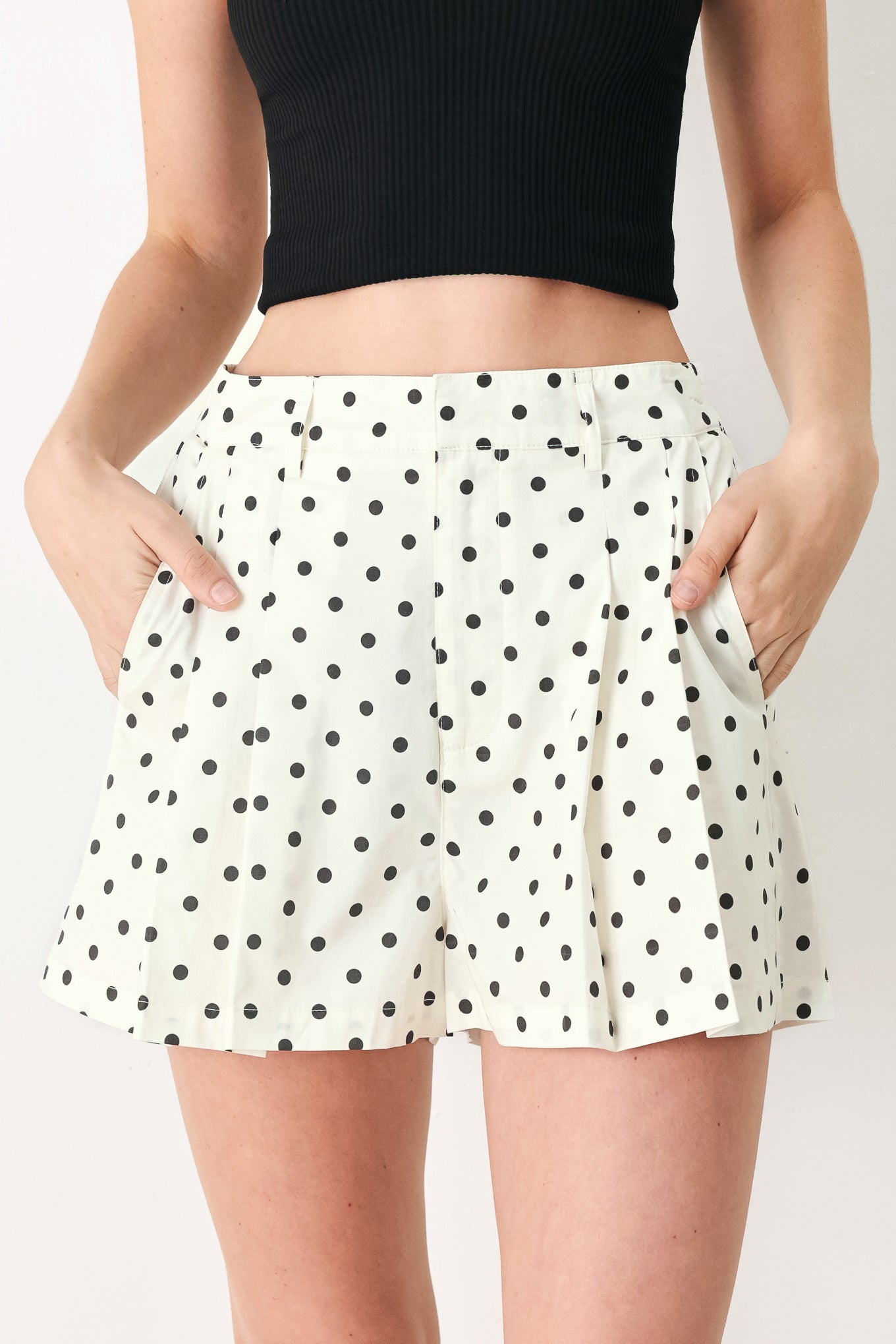 CHAMPAGNE DOTS WOVEN SHORTS - Glamourous Grace