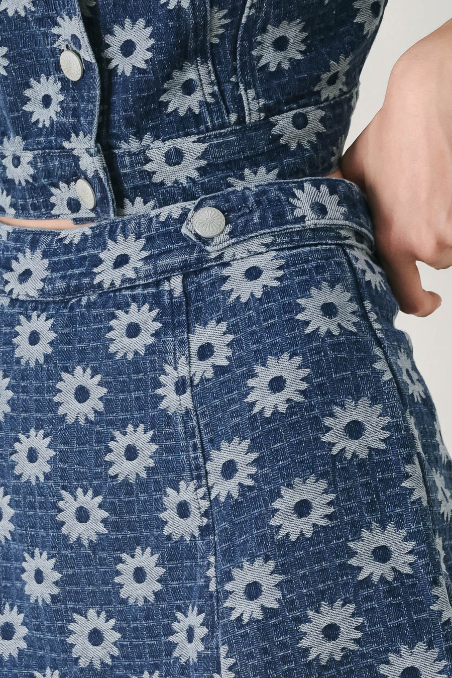 SWEET DAISY WOVEN JACQUARD DENIM SKORT - Glamourous Grace