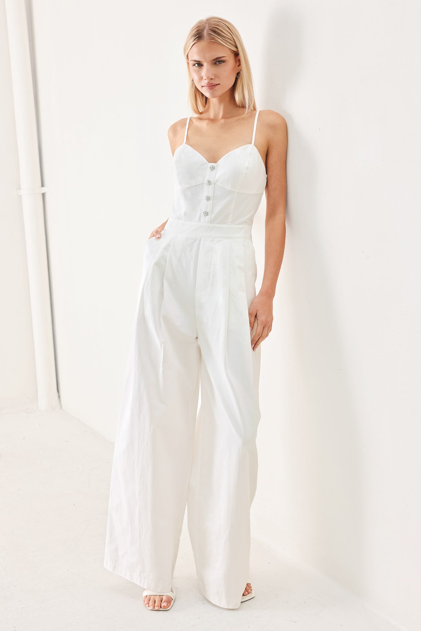 TRUE LOVE LOOK WOVEN JUMPSUIT - Glamourous Grace