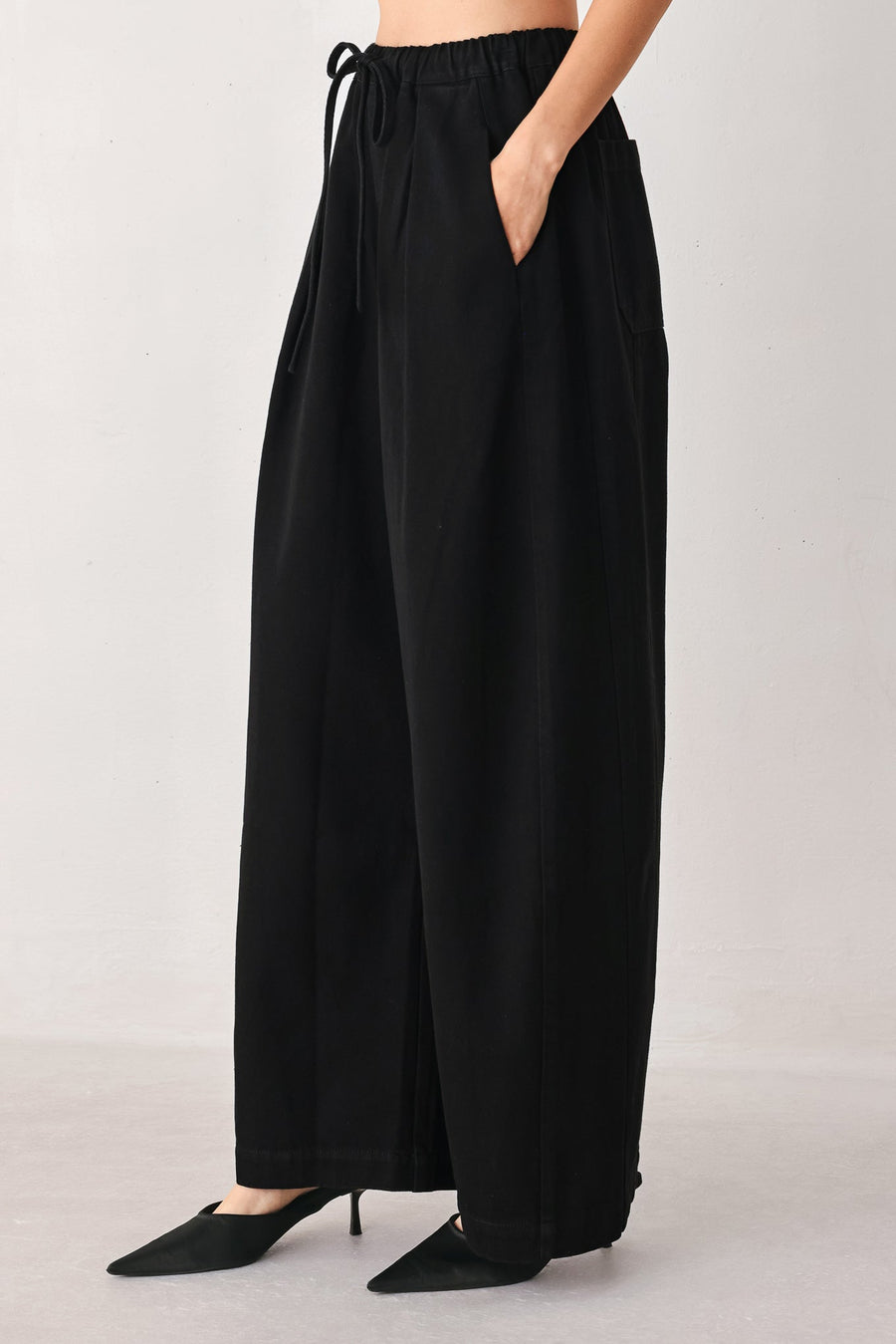 NIGHTSHADE FLOWY DRAWSTRING WOVEN PANTS - Glamourous Grace
