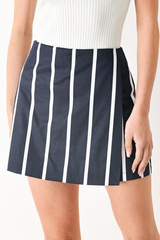 DARK RHYTHM STRIPE WOVEN SKORT - Glamourous Grace