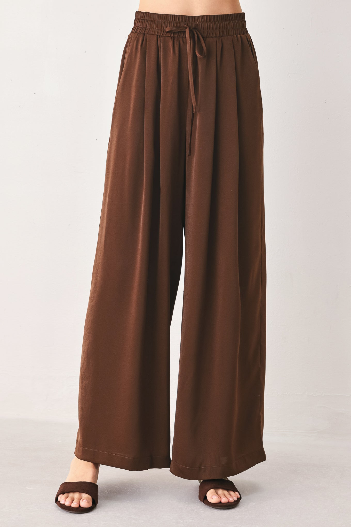 CANYON BROWN ELASTIC WAIST WOVEN PANTS - Glamourous Grace