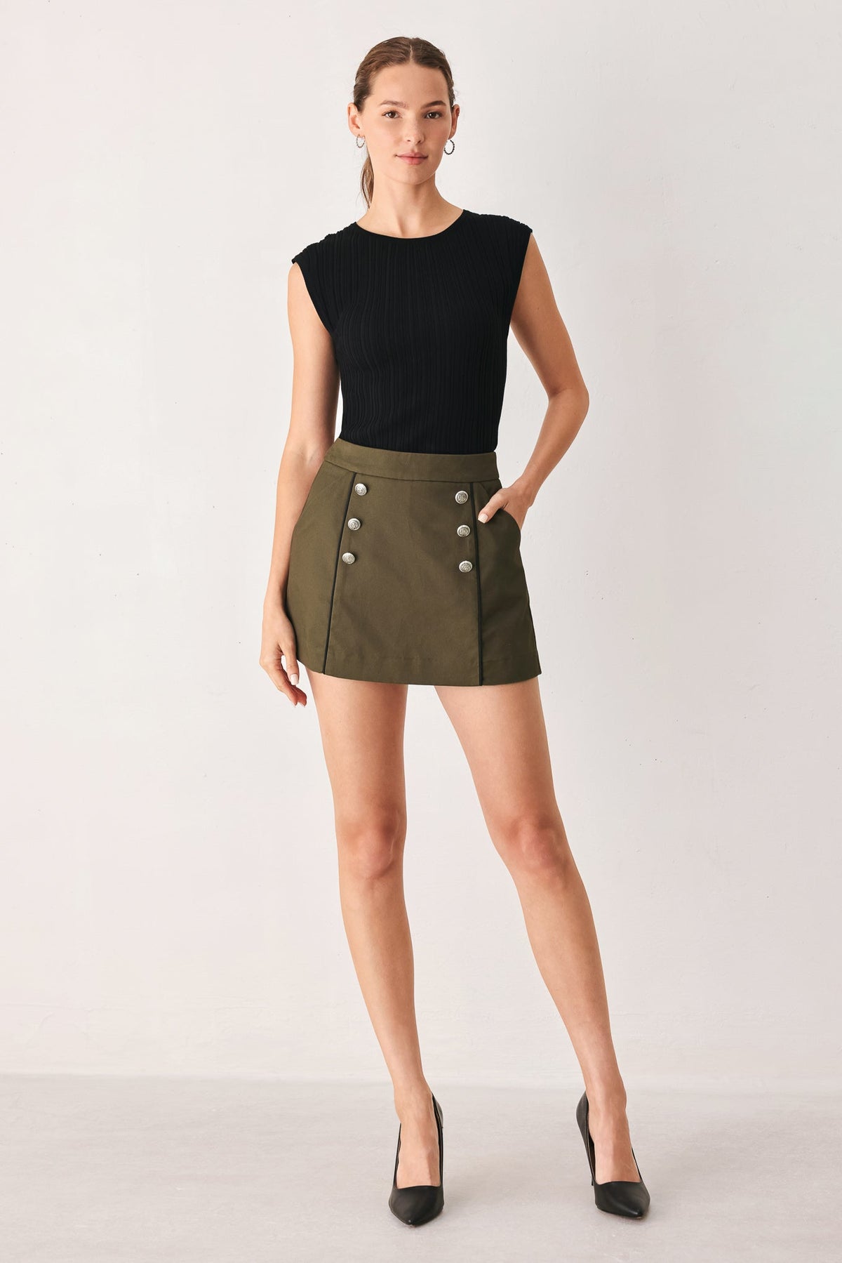 RANGER GREEN TAILORED WOVEN SKORT - Glamourous Grace