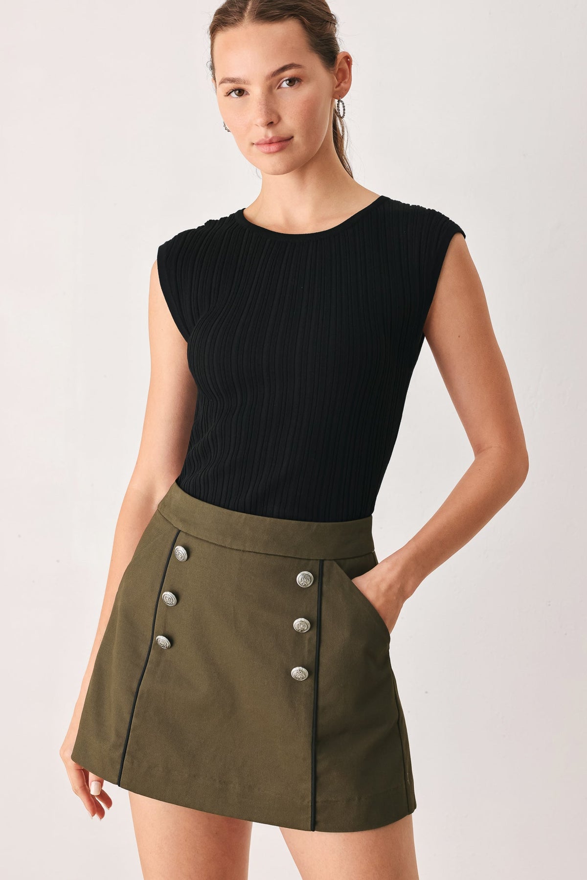 RANGER GREEN TAILORED WOVEN SKORT - Glamourous Grace