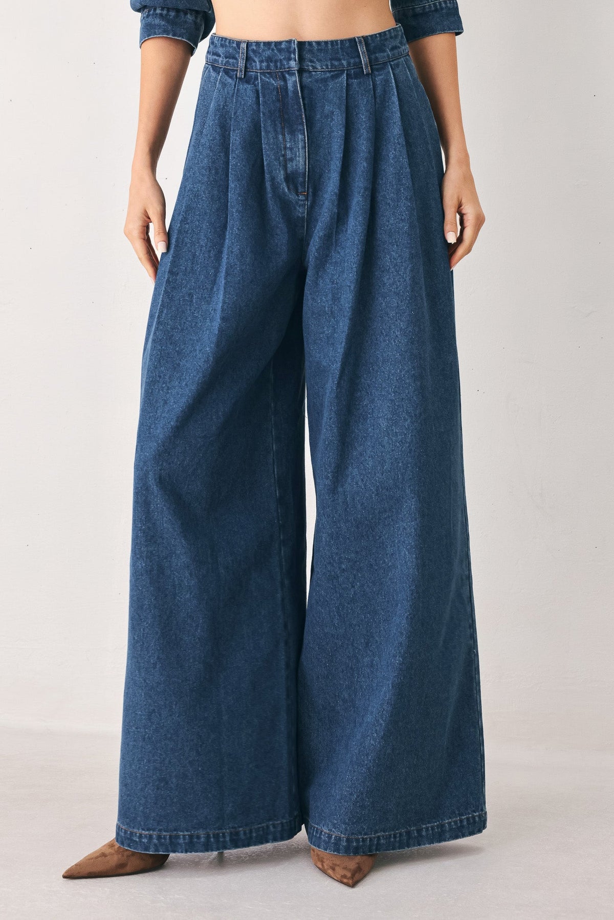 BLUE ECHO PLEATED DENIM WIDE LEG PANTS - Glamourous Grace