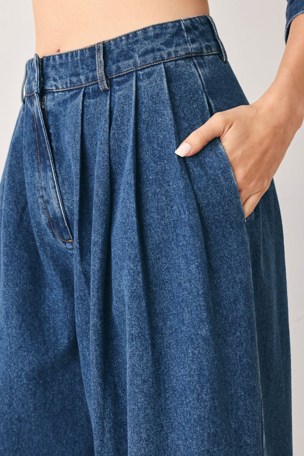BLUE ECHO PLEATED DENIM WIDE LEG PANTS - Glamourous Grace