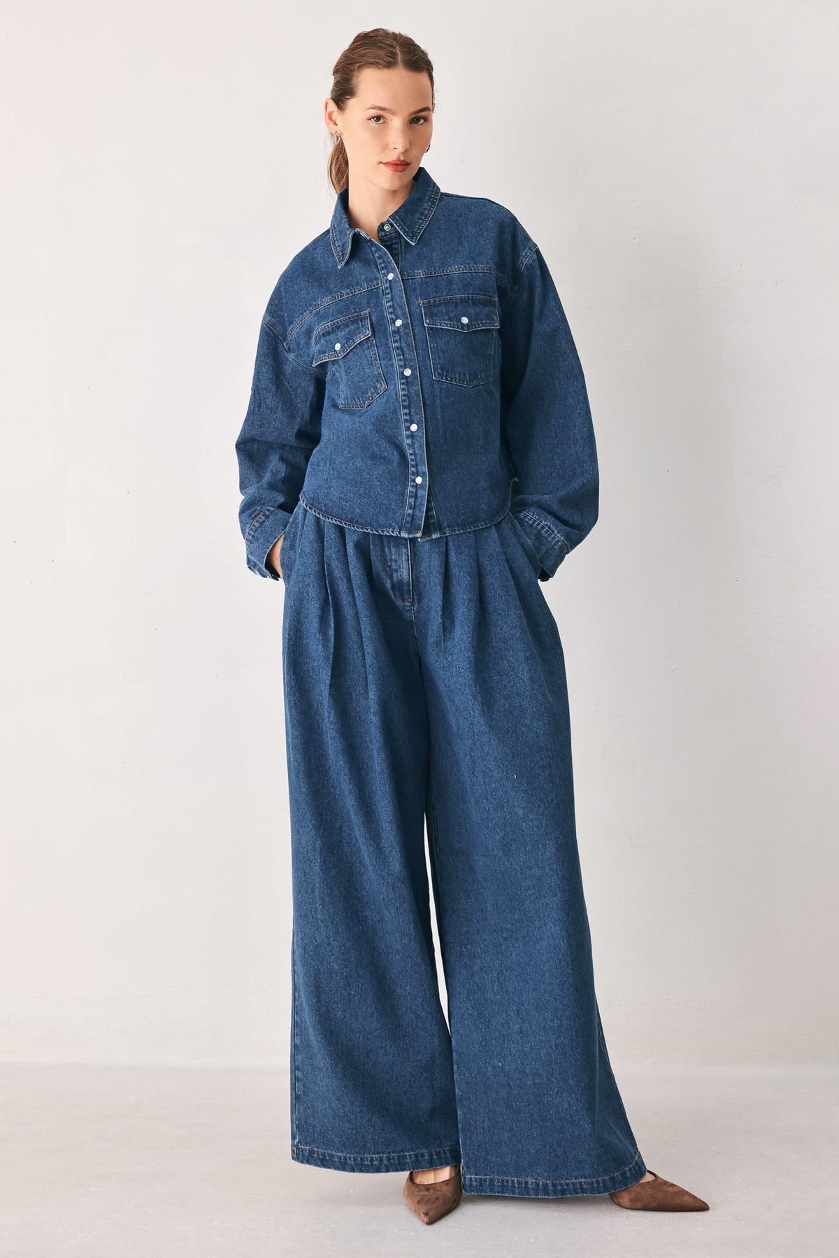 BLUE ECHO PLEATED DENIM WIDE LEG PANTS - Glamourous Grace