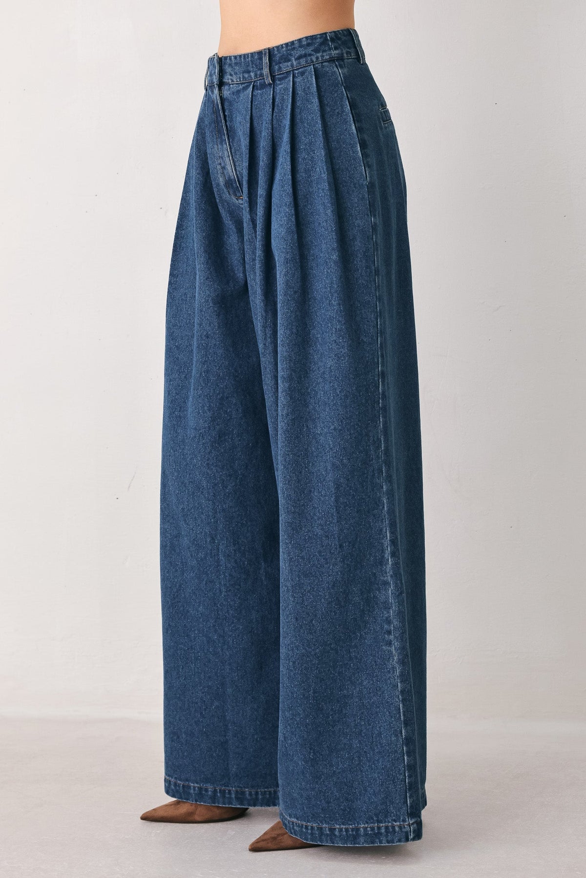 BLUE ECHO PLEATED DENIM WIDE LEG PANTS - Glamourous Grace