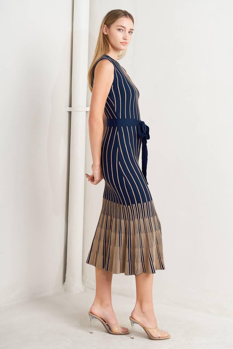 SMOOTH WEIGHTED FEEL KNIT MIDI DRESS - Glamourous Grace