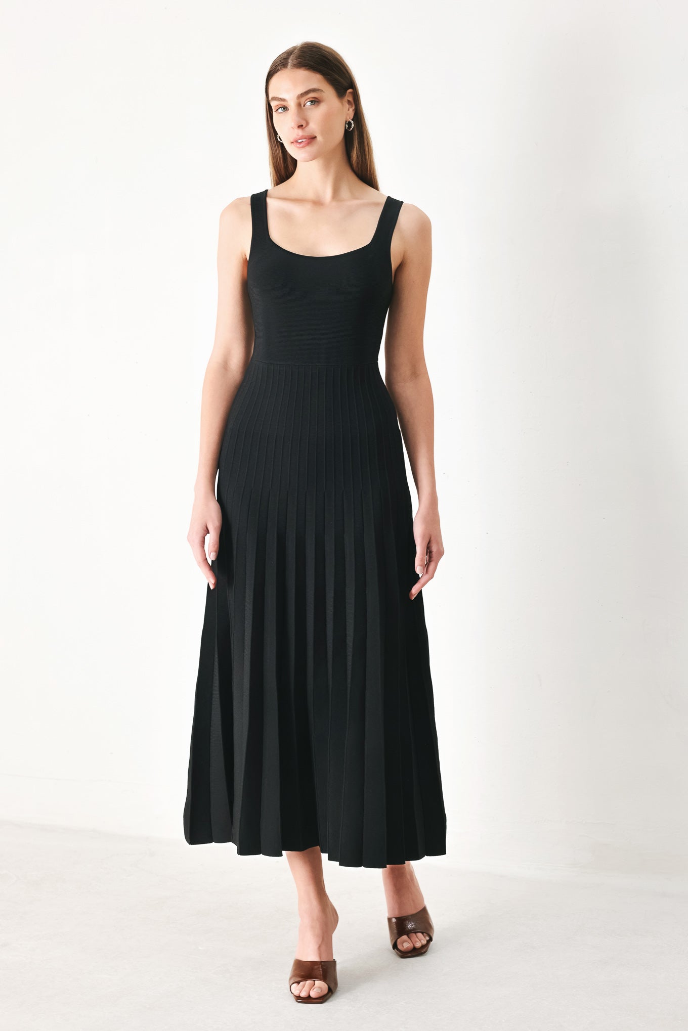MONO FORM SWEATER KNIT MIDI DRESS - Glamourous Grace