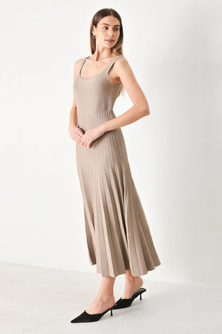 MONO FORM SWEATER KNIT MIDI DRESS - Glamourous Grace